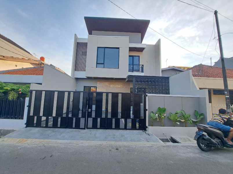 dijual rumah jl pemuda