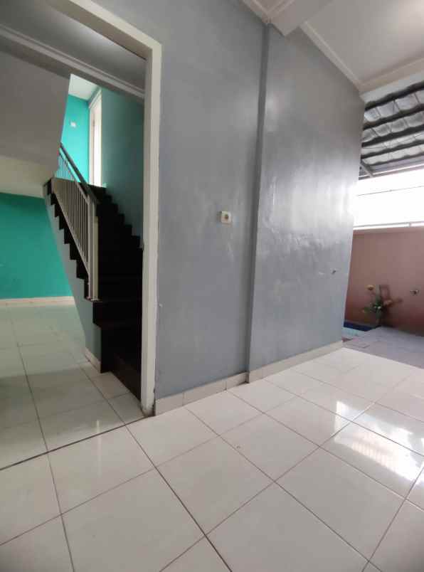 dijual rumah jl raya kodau