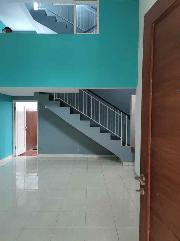 dijual rumah jl raya kodau