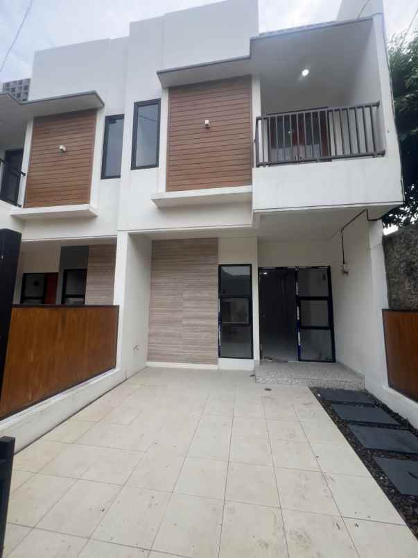 dijual rumah jl raya kodau jatikramat