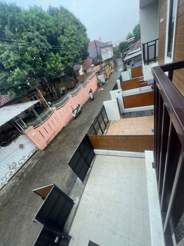 dijual rumah jl raya kodau jatikramat