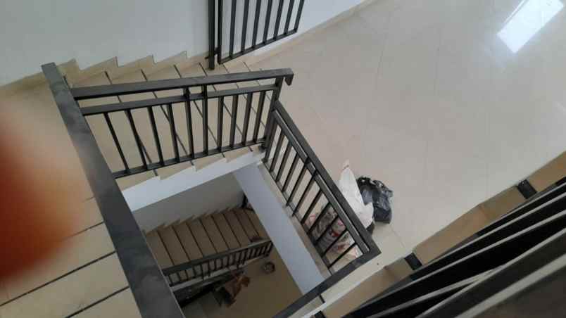 dijual rumah jl raya menjangan