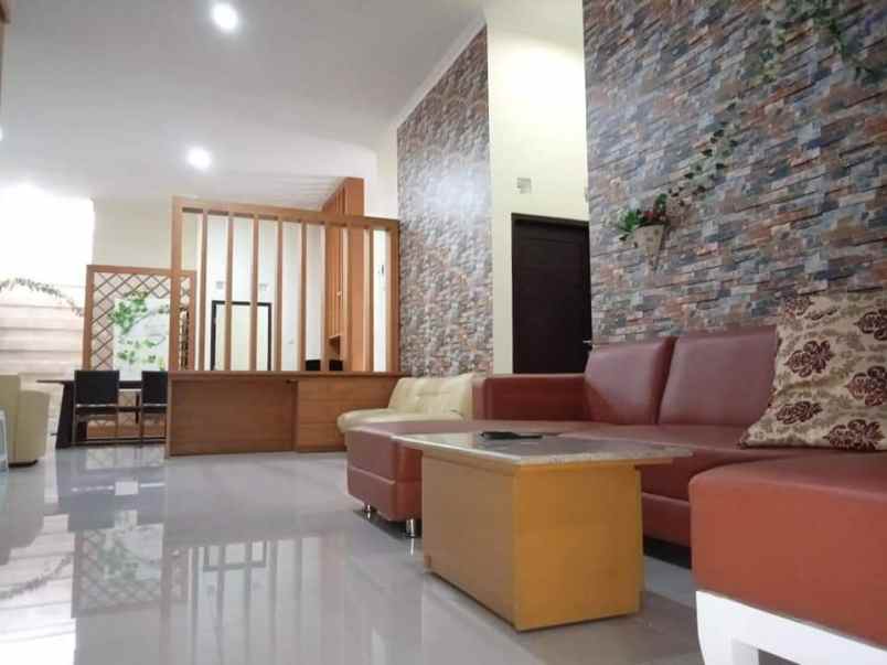 dijual rumah jl raya utama yogya solo