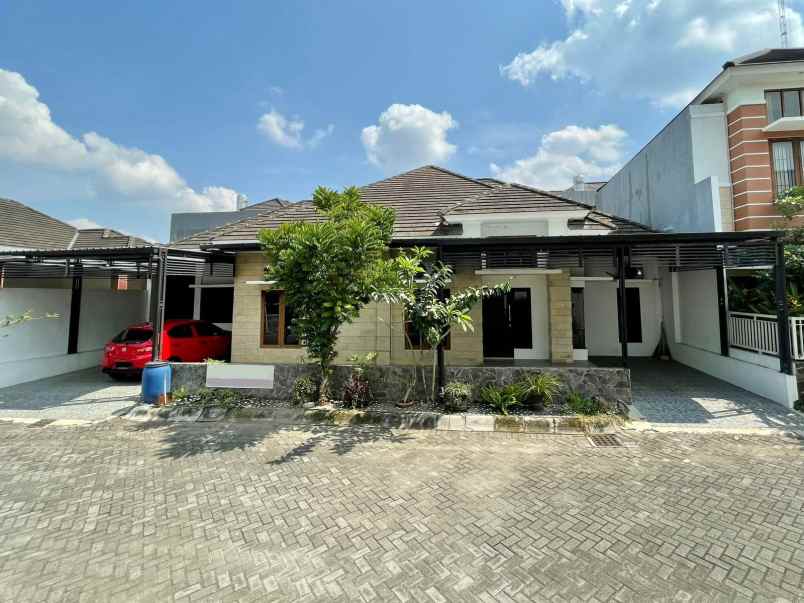 dijual rumah jl raya utama yogya solo