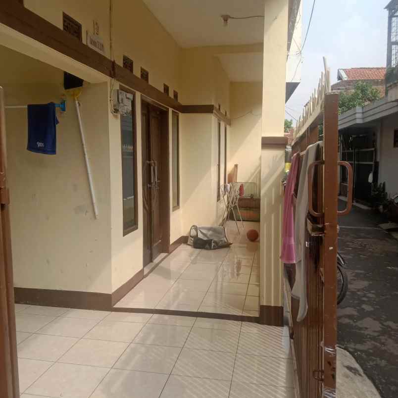 dijual rumah jl sariwates babakan sari