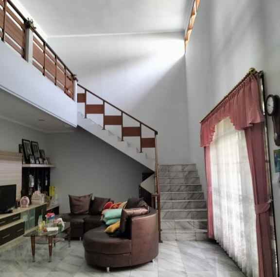 dijual rumah jl setrasari