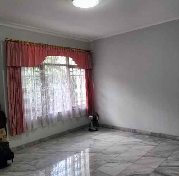dijual rumah jl setrasari