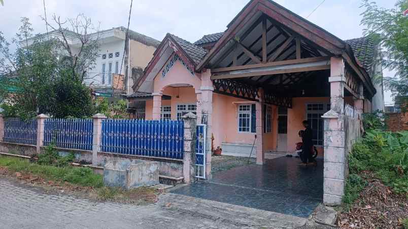 dijual rumah jl soekarno hatta