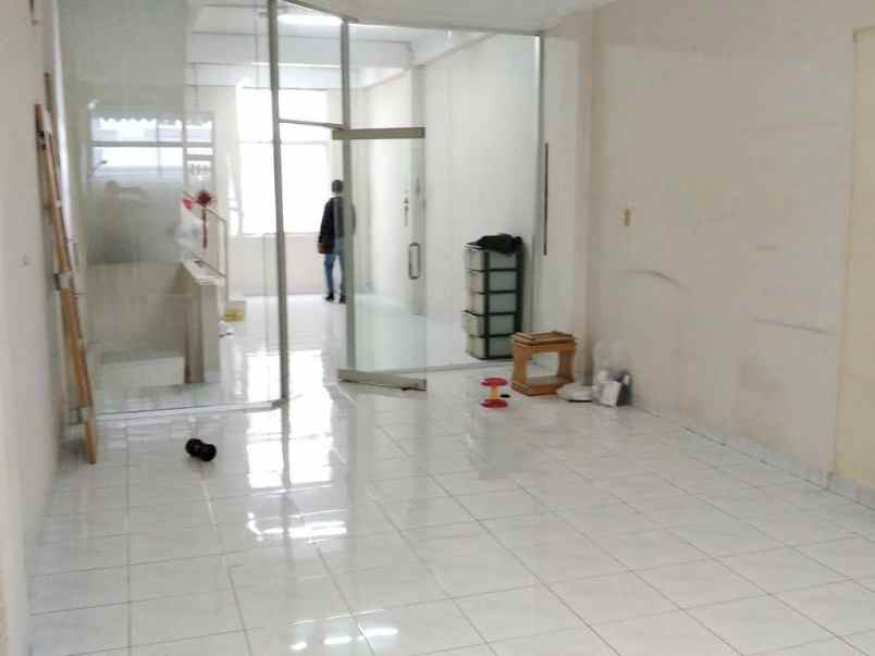 dijual rumah jln flores dekat jln