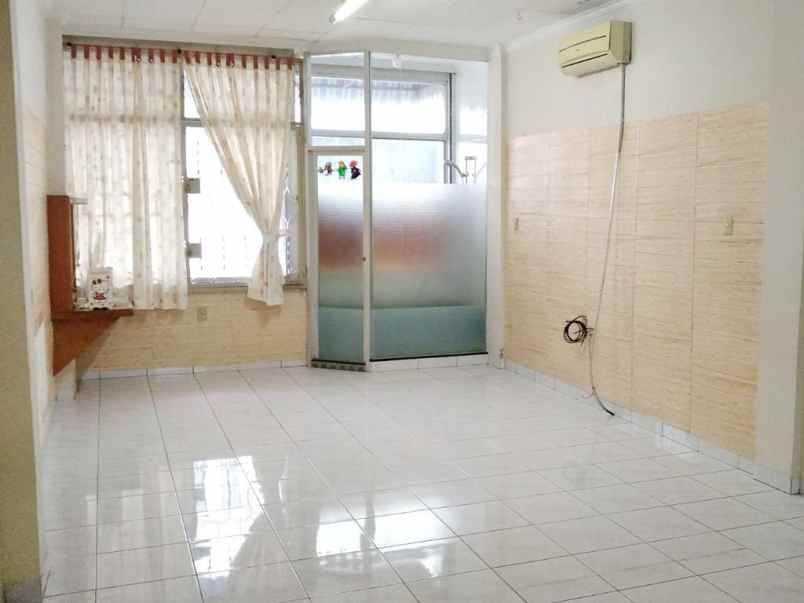 dijual rumah jln flores dekat jln