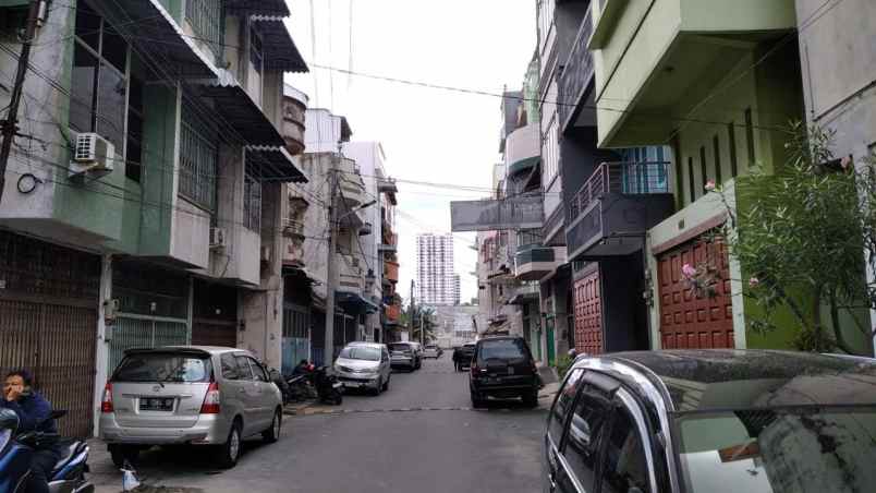 dijual rumah jln flores dekat jln