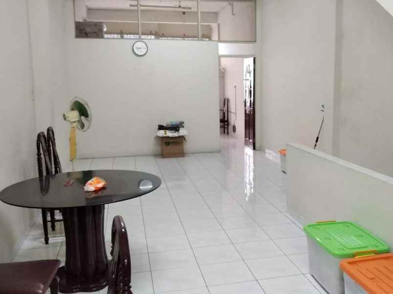 dijual rumah jln flores dekat jln