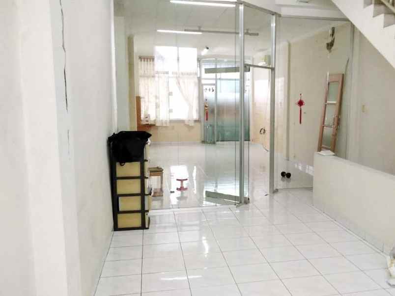 dijual rumah jln flores dekat jln