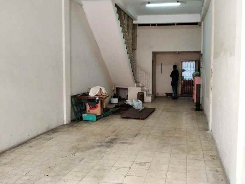 dijual rumah jln flores dekat jln