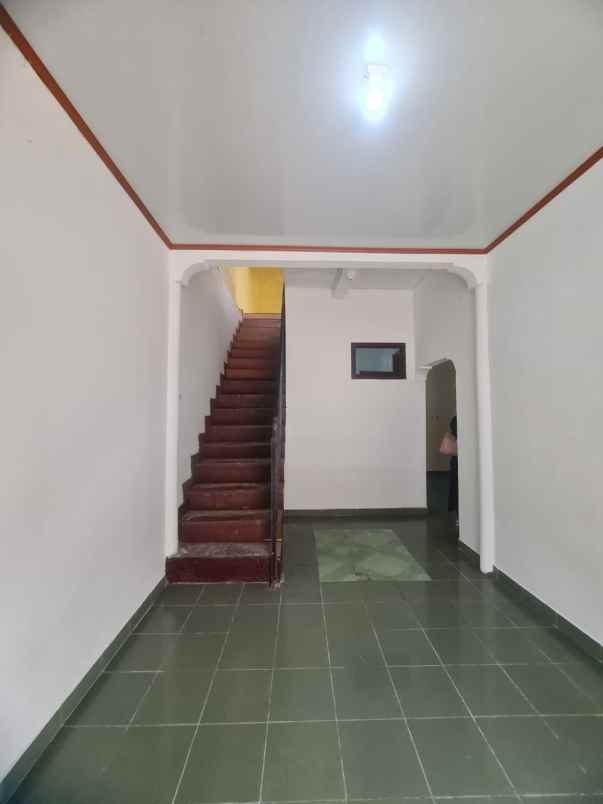 dijual rumah jln kalimantan perumnas 3