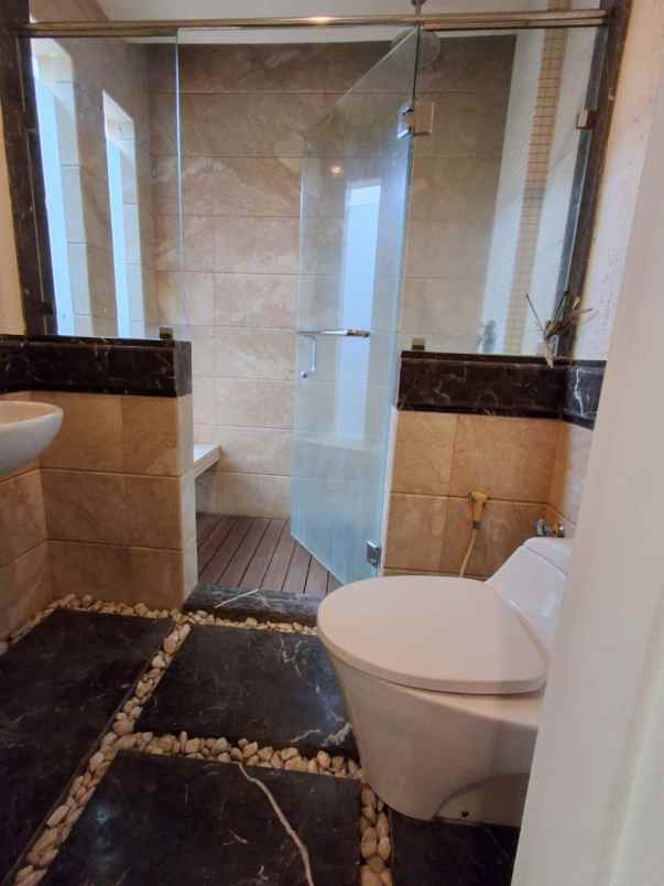 dijual rumah jln majapahit 3 cijayanti