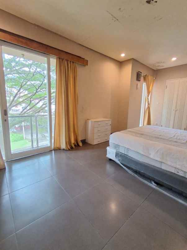 dijual rumah jln majapahit 3 cijayanti