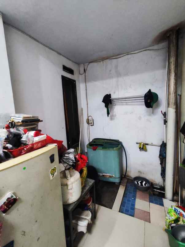 dijual rumah jln ratna