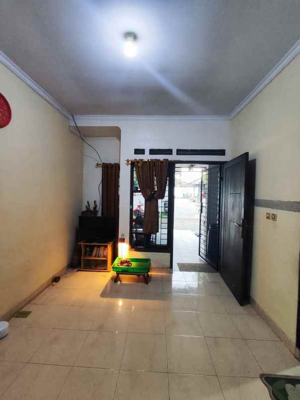 dijual rumah jln ratna