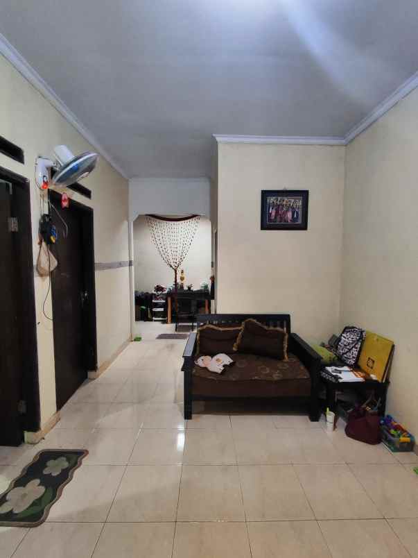 dijual rumah jln ratna