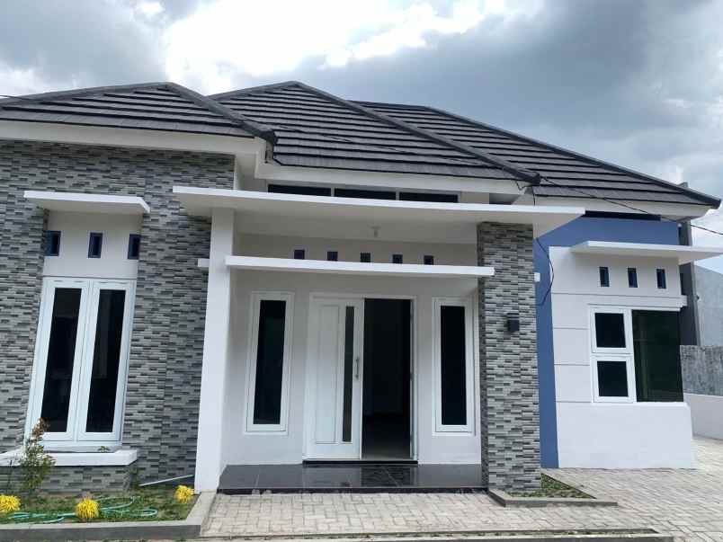 dijual rumah kadirojo purwomartani