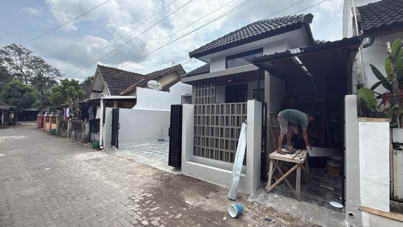 dijual rumah kadisoka