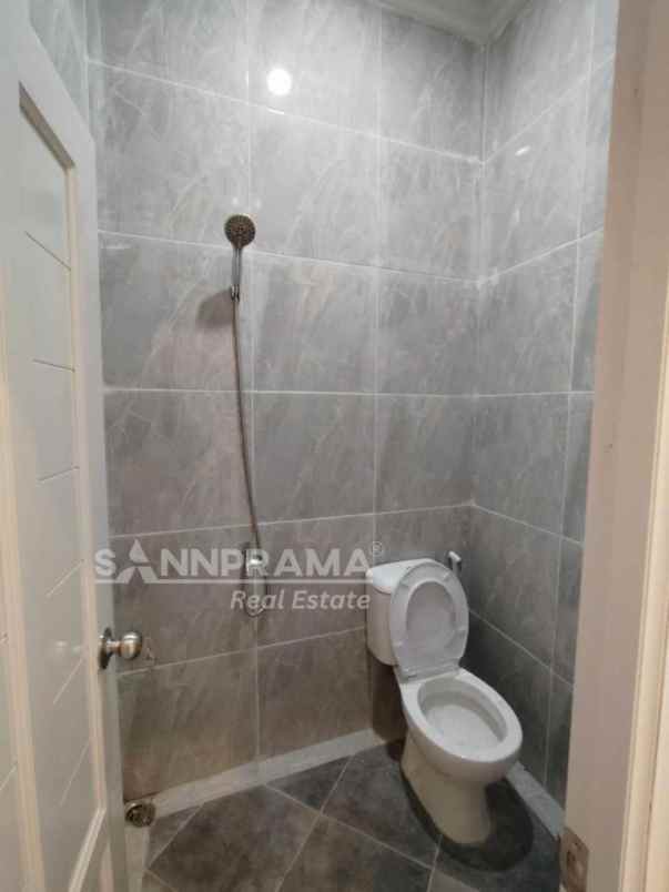 dijual rumah kalibaru