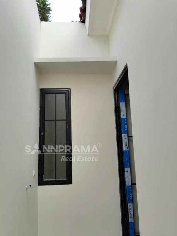 dijual rumah kalibaru