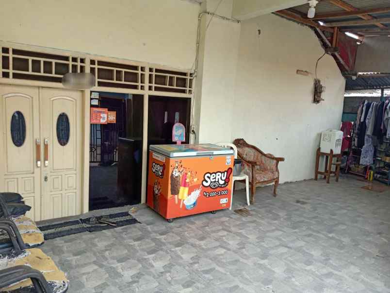 dijual rumah kampung melayu barat