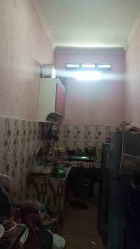 dijual rumah kampung melayu barat