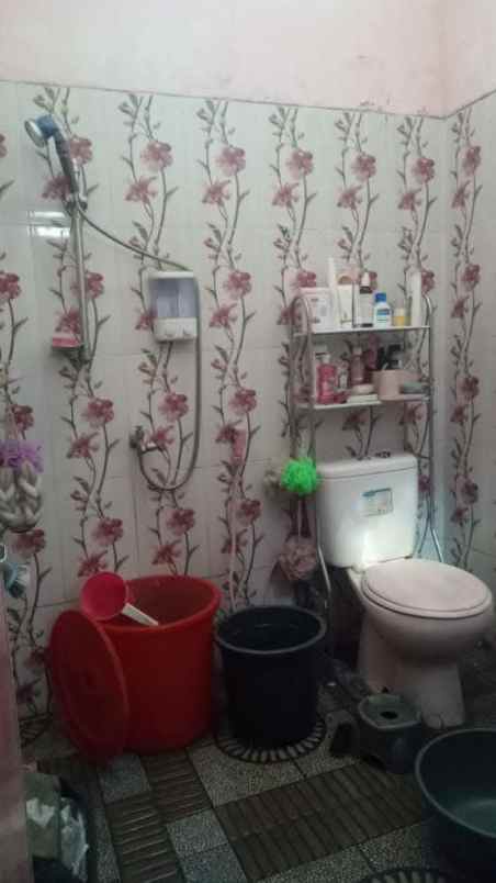 dijual rumah kampung melayu barat