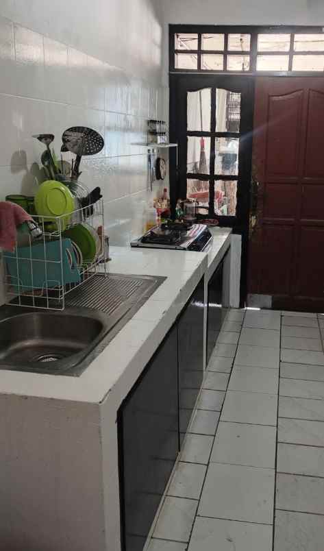 dijual rumah karangpilang