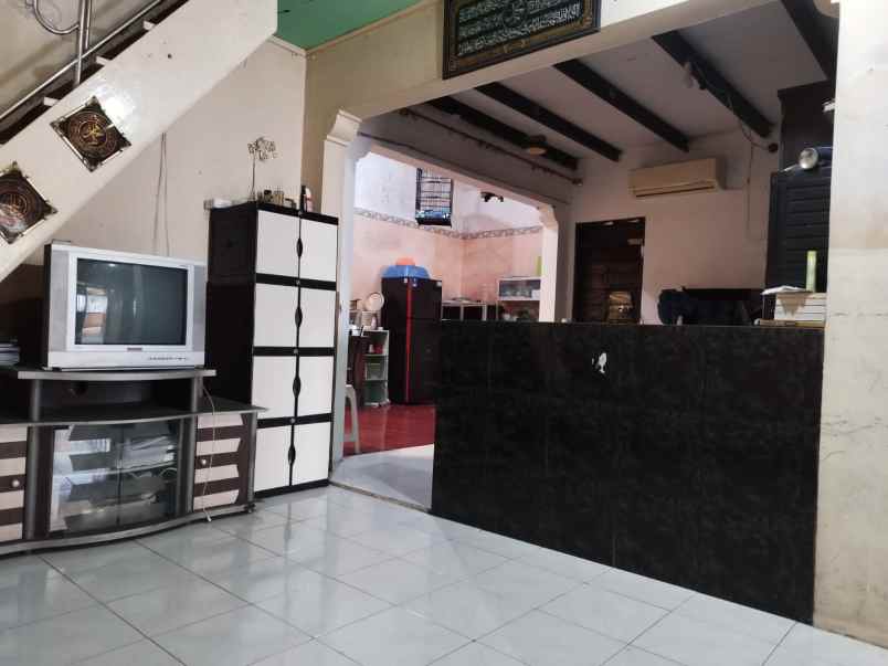 dijual rumah karangpilang