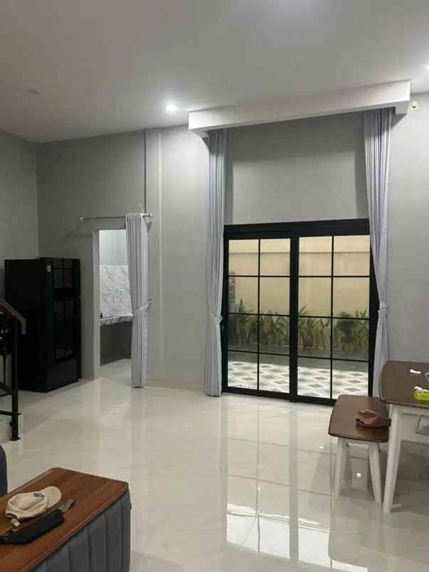 dijual rumah karangtengah