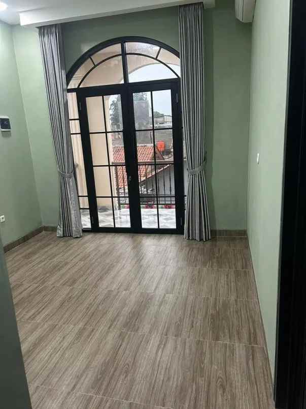 dijual rumah karangtengah