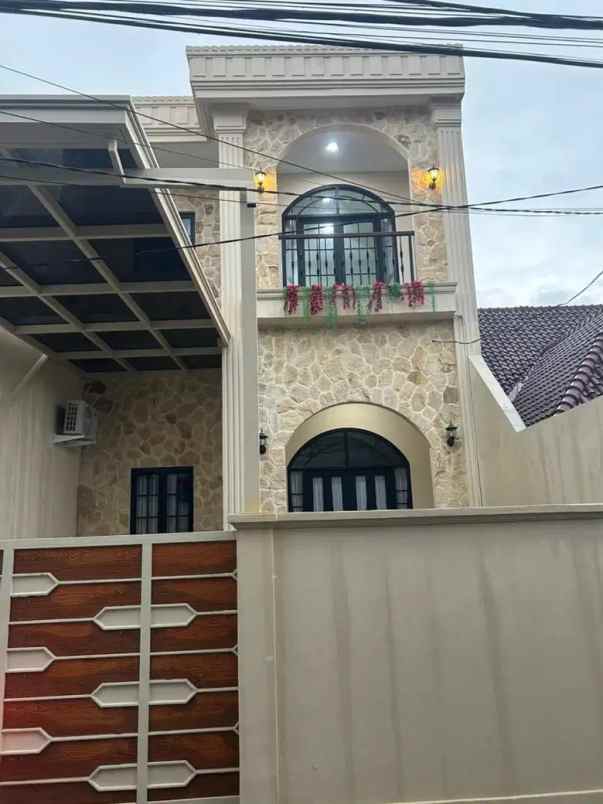 dijual rumah karangtengah