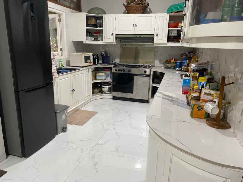 dijual rumah kebayoran baru