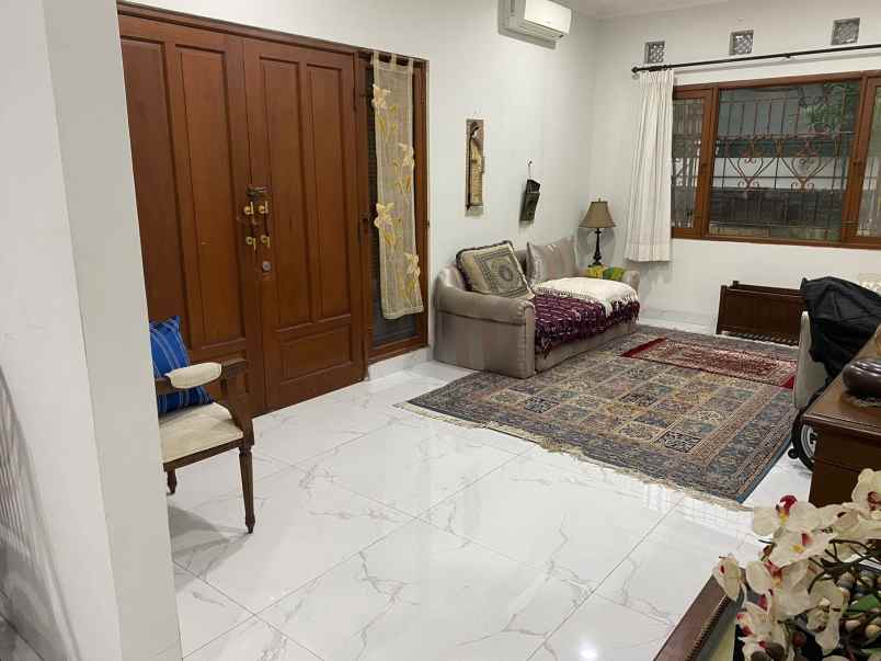 dijual rumah kebayoran baru