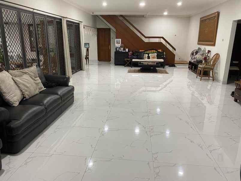 dijual rumah kebayoran baru