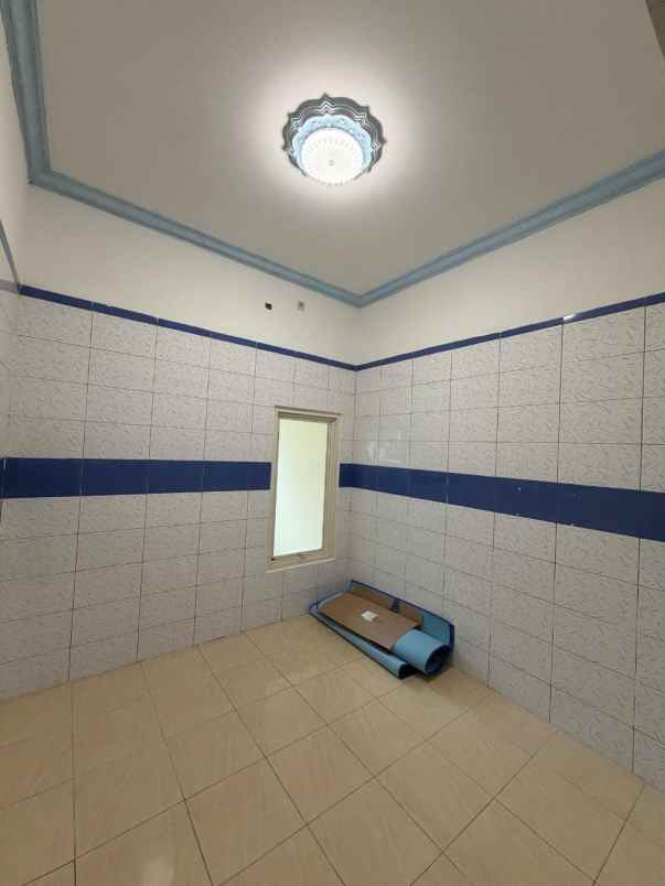 dijual rumah kedinding tengah sekolahan