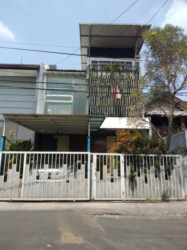 dijual rumah kel gegerkalong kec isola