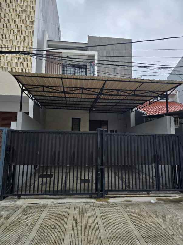 dijual rumah kelapa gading