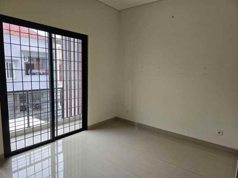 dijual rumah kelapa gading