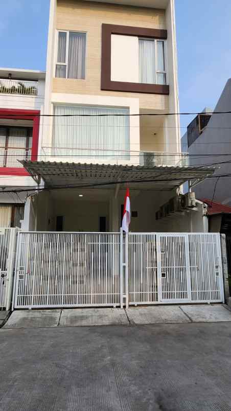 dijual rumah kelapa gading