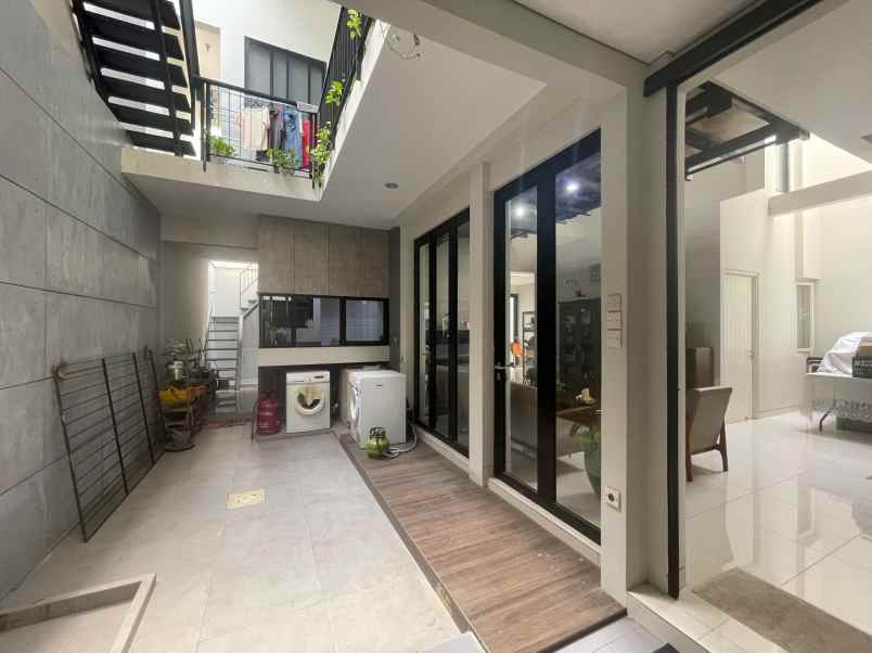 dijual rumah ketintang wiyata ketintang