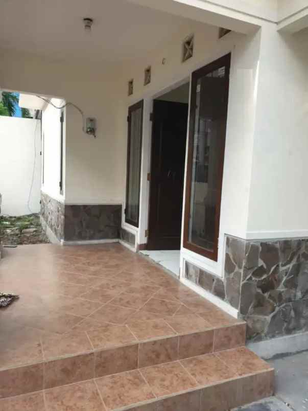 dijual rumah klampis sacharosa