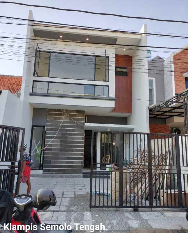 dijual rumah klampis semolo