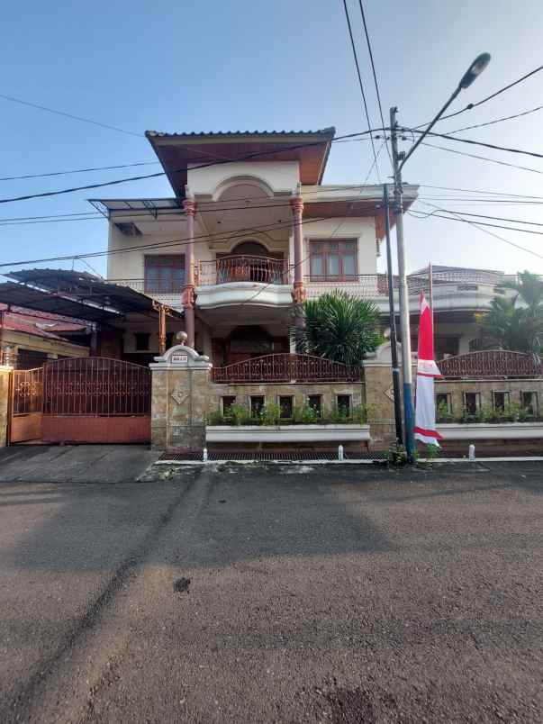 dijual rumah komplek auri jatiwaringin