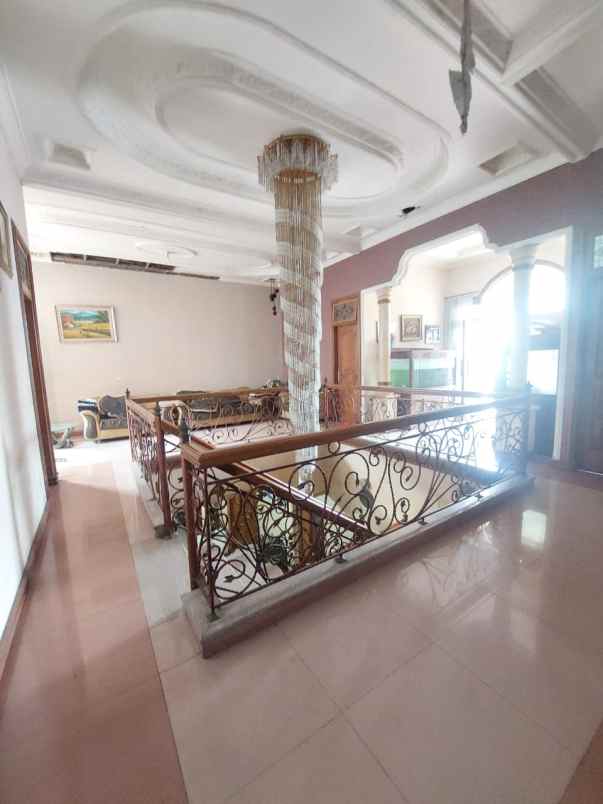 dijual rumah komplek auri jatiwaringin