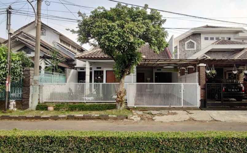 dijual rumah komplek gading regency